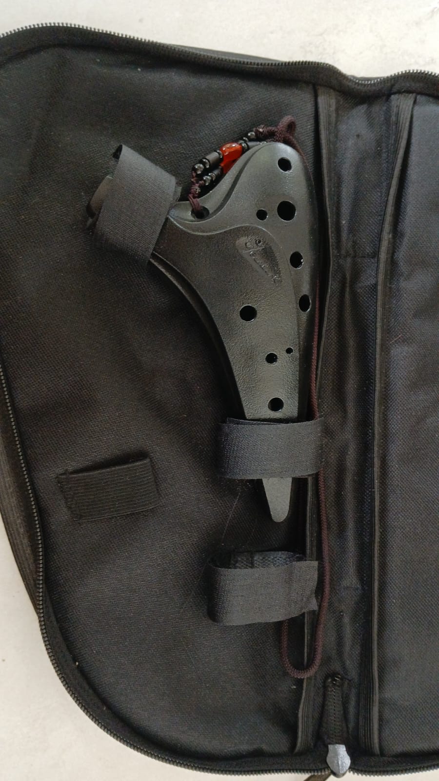 Exemplo de bolsa contendo uma ocarina