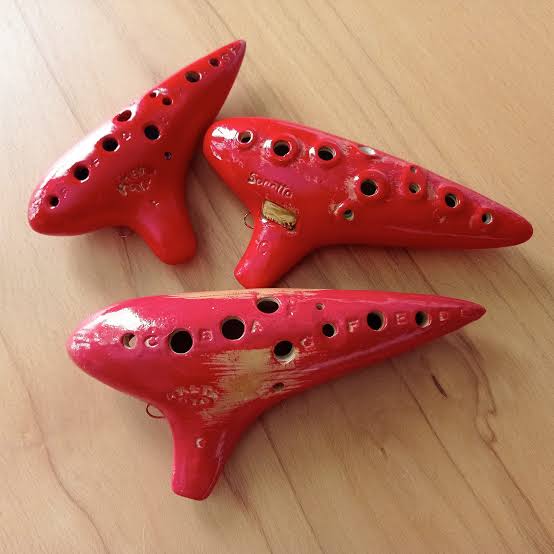 Ocarinas Aketa enfileiradas